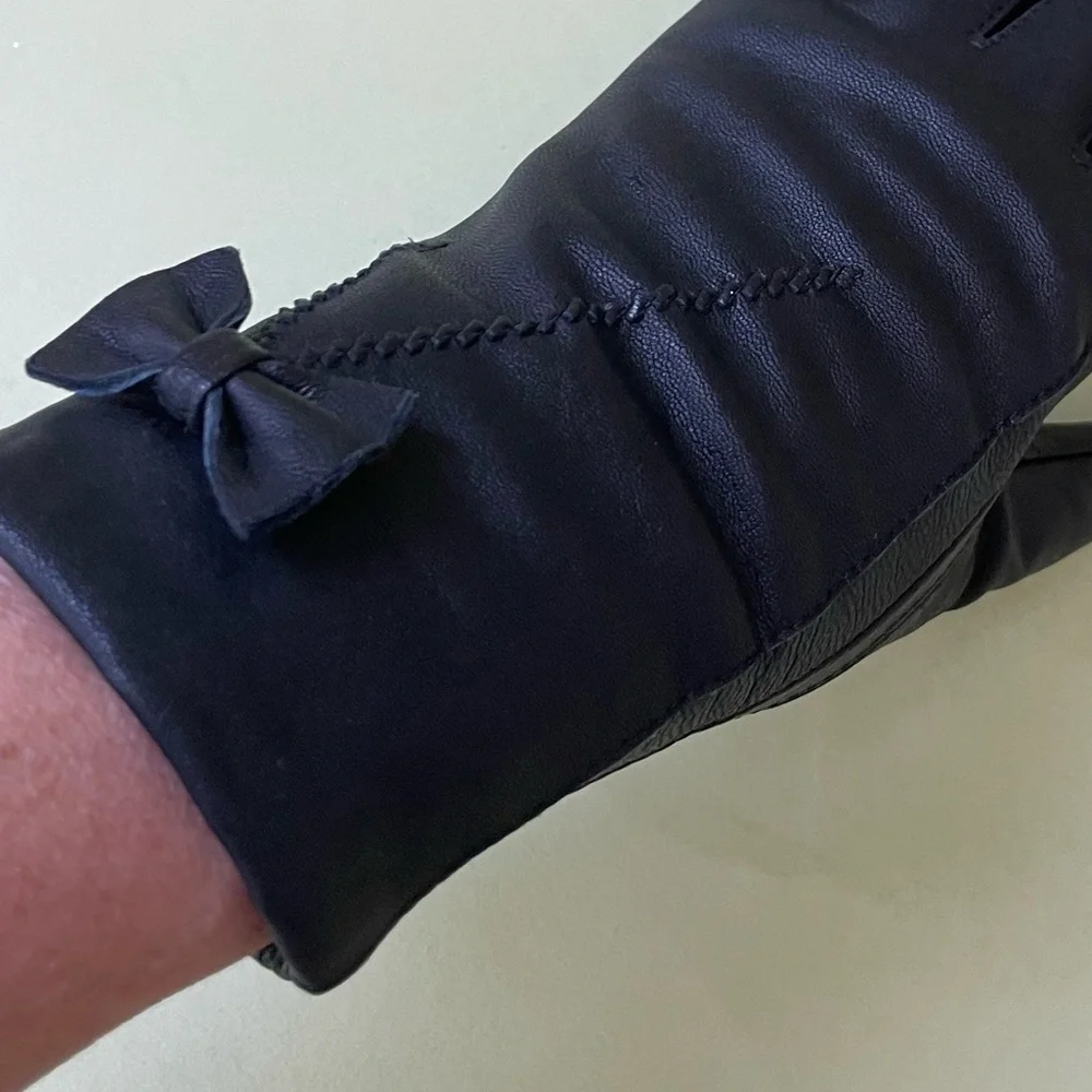 New vintage black leather gloves with bows